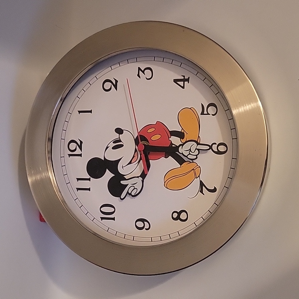 Disney clock for props or to fix.